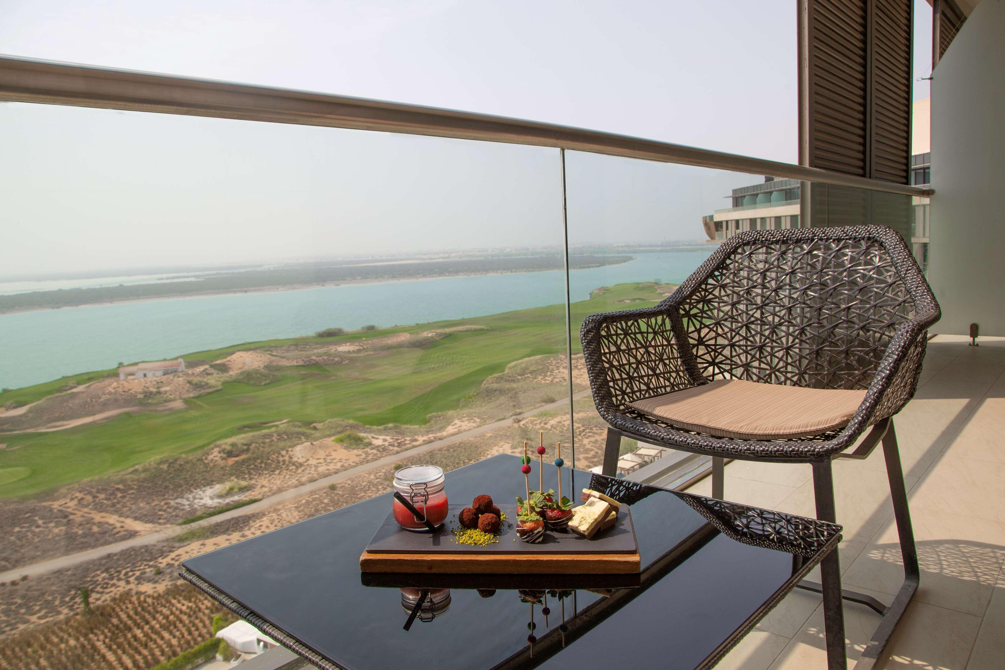 Radisson Blu Hotel, Abu Dhabi Yas Island Екстериор снимка