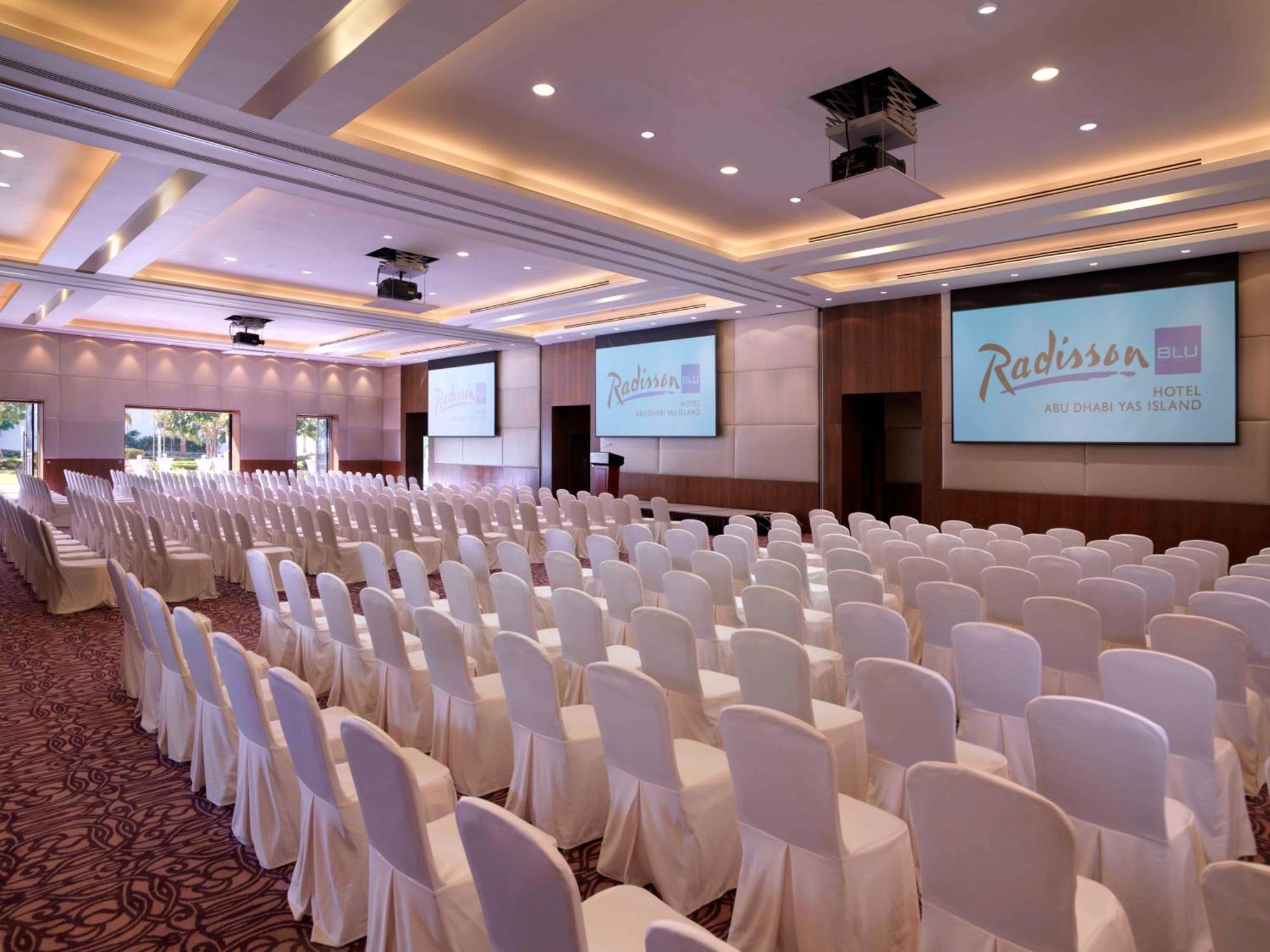 Radisson Blu Hotel, Abu Dhabi Yas Island Бизнес снимка